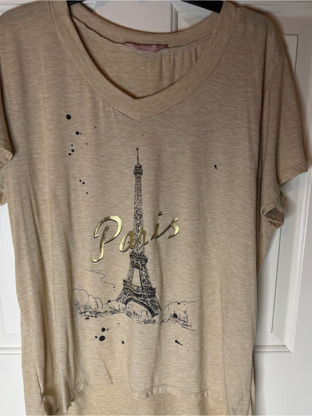 Women’s Beige Paris Eiffel Graphic V-Neck Short Sleeve Tee SZ 2X Good Condition